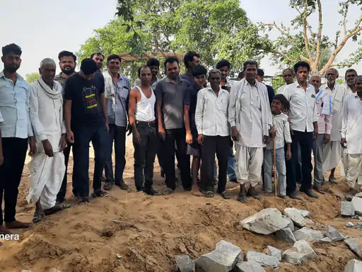श्मशान भूमि पर डंपिंग यार्ड का विरोध, आलूदा में ग्रामीणों का प्रदर्शन