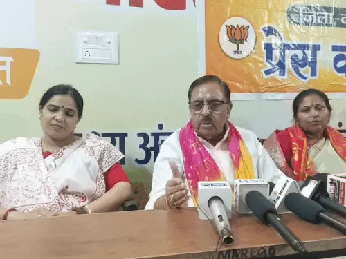 चतुर्वेदी बोले – नीट पेपर लीक पर राजनीति चमका रहे राहुल गांधी, कांग्रेस शासन में हुए थे 18 पेपर लीक