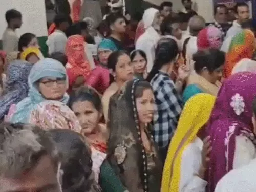 जिला अस्पताल में 1200 मरीज पहुंचे, मौसम बदलते ही उल्टी-बुखार और खांसी के मरीज बढ़े