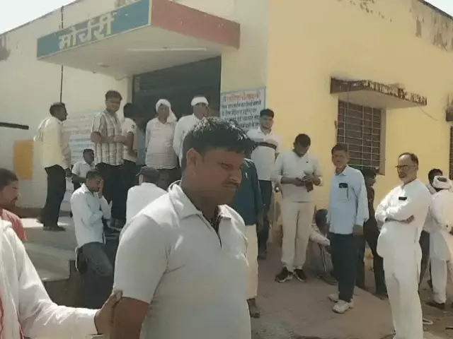 बहन का आरोप- मारपीट कर छोटी बहन को फंदे से लटकाया: दहेज के लिए करते थे प्रताड़ित, तीन बहनों की शादी तीन भाइयों से हुई थी