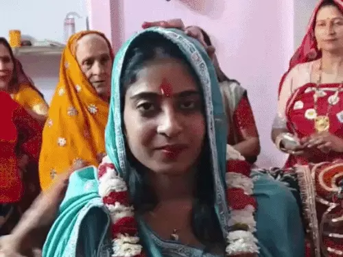 बैंक कैशियर की पत्नी ने फंदा लगाकर की आत्महत्या, पीहर में लटका मिला शव; 6 महीने पहले हुई थी शादी