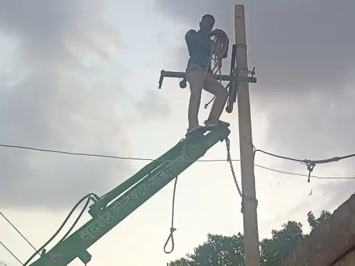 जगन्नाथ रोड-छोटा बाजार में 27 घंटे बाद बिजली बहाल, देर रात तक चला मरम्मत कार्य