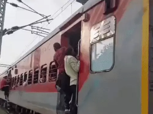 रेलवे का नया नियम लागू: बिना टिकट यात्रा पर अब ₹500 जुर्माना, 13 साल बाद बढ़ी पेनल्टी
