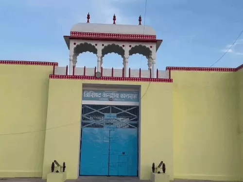 हाई सिक्योरिटी जेल से पैरोल पर फरार सजायाफ्ता बंदी गिरफ्तार, 40 दिन बाद भी नहीं लौटा था जेल