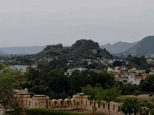 अलवर में तेज हवा के साथ बारिश, मौसम हुआ सुहावना; अगले 3 दिन बरसात का अलर्ट