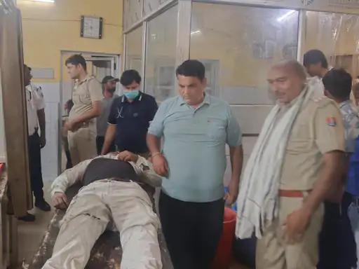करौली रोड पर हादसे में युवक घायल, यातायात पुलिस ने पहुंचाया जिला अस्पताल