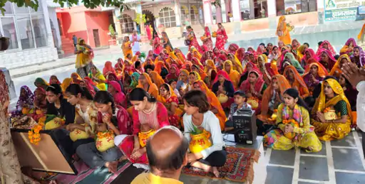 कलश यात्रा के साथ गायत्री जयंती महोत्सव का हुआ शुभारंभ