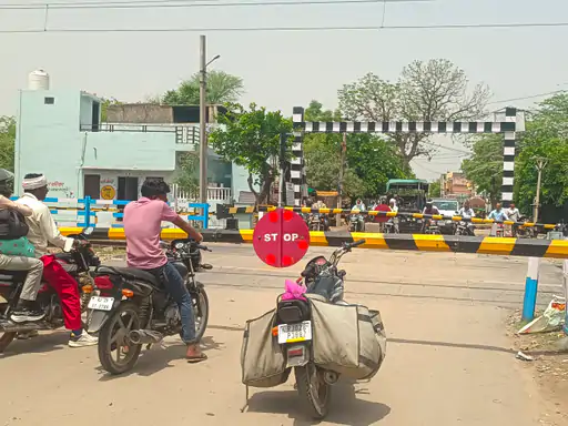 गुढा रोड रेलवे क्रॉसिंग पर बनेगा अंडरपास: 35 करोड़ रुपए की स्वीकृति मिली, 20 हजार लोगों को मिलेगी राहत