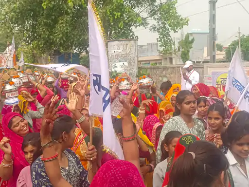 संत कबीर प्राकट्य उत्सव पर निकली भव्य कलश यात्रा, श्रद्धालु नाचते-गाते पहुंचे आयोजन स्थल
