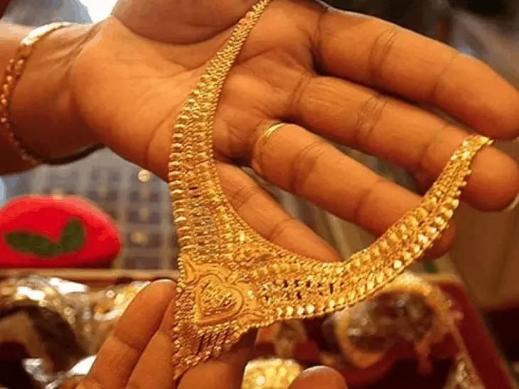 चांदी ₹6,550 सस्ती, तीन दिन में ₹22 हजार की बड़ी गिरावट; सोना भी टूटा