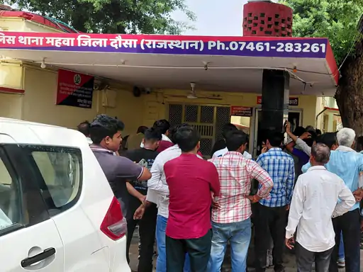 मेडिकल स्टोर पर ड्रग विभाग का छापा, नशीली दवाइयां बरामद; संचालक गिरफ्तार