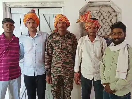 खेरिया निवासी युवक का भारतीय सेना में चयन, ट्रेनिंग पूरी कर गांव सैदपुरा पहुंचे तो ग्रामीणों ने किया भव्य सम्मान