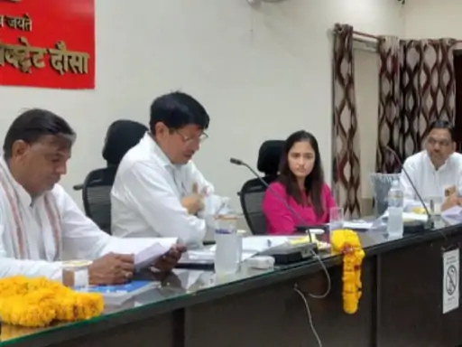1344 पात्र परिवारों को जल्द मिले फ्री बिजली कनेक्शन, सांसद ने दिए निर्देश; कलेक्टर ने अधिकारियों से मांगी प्रगति रिपोर्ट