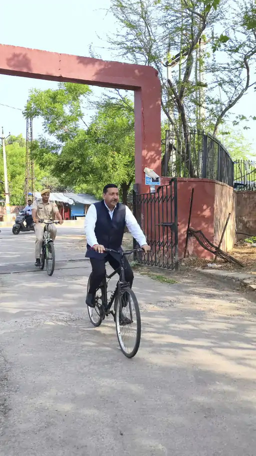 साइकिल पर कोर्ट पहुंचे जिला जज, पर्यावरण संरक्षण का दिया संदेश