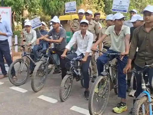 अंतरराष्ट्रीय साइकिल दिवस पर फिट इंडिया रैली फीकी, कम भागीदारी के चलते देरी से हुई शुरुआत