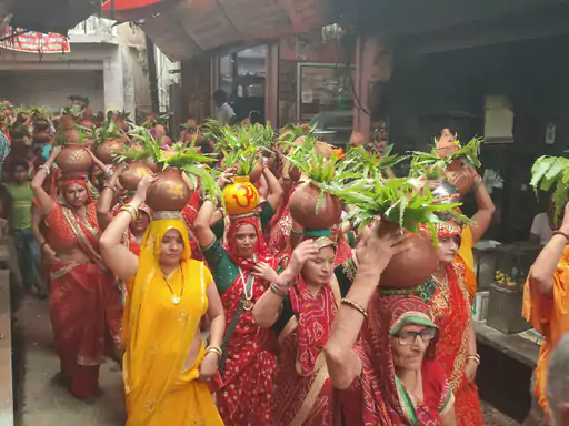 वंदेश्वर महादेव मंदिर में संगीतमय भागवत कथा शुरू: 151 महिलाओं ने निकाली भव्य कलश यात्रा, आकर्षक झांकियां रहीं आकर्षण का केंद्र