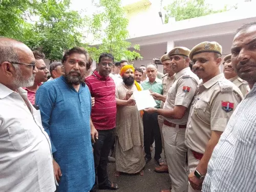दौसा में आरोपियों का जुलूस निकालने की मांग, कोतवाली थाने पहुंचे सर्वसमाज के लोग