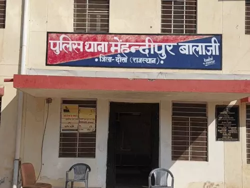 मेहंदीपुर बालाजी मंदिर में चेन स्नैचिंग करते पिता-पुत्री गिरफ्तार, हरियाणा से वारदात करने आते थे