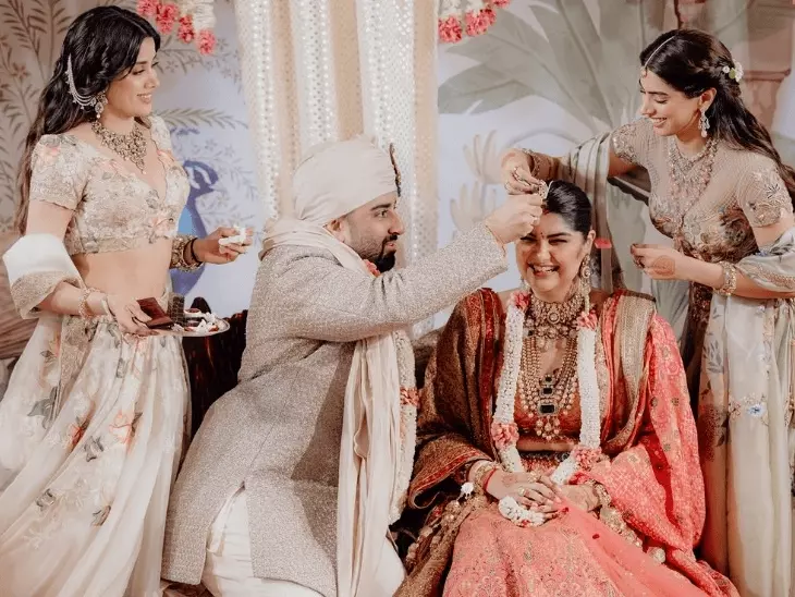 अंशुला कपूर बनीं रोहन ठक्कर की दुल्हन: जान्हवी-खुशी ने निभाईं शादी की रस्में, मंडप में दिवंगत मां की तस्वीर देख भावुक हुए अर्जुन कपूर