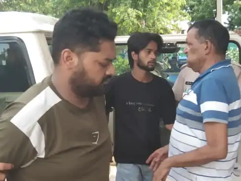 हत्या-डकैती की वारदात से पहले पुलिस की बड़ी कार्रवाई: 4 बदमाश गिरफ्तार, 3 देशी कट्टे, 1 पिस्टल और 31 जिंदा कारतूस बरामद