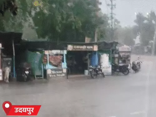राजस्थान में बारिश का कहर: अजमेर में मकान ढहा, मलबे में दबे माता-पिता और बच्चा; माउंट आबू में घना कोहरा, कई ट्रेनें रद्द