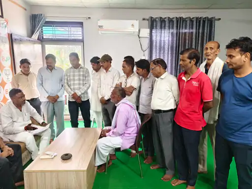 कुटी सरकारी स्कूल को मेगा हाइवे पर शिफ्ट करने का विरोध, विधायक से मिले लोग