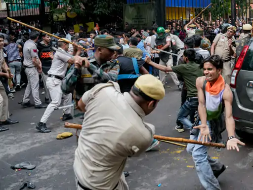 सुप्रीम कोर्ट बोला- प्रदर्शन पर पुलिस की बर्बरता सही नहीं:आंदोलन एक संवैधानिक अधिकार, प्रोटोकॉल तय हो; पुलिस से मारपीट भी चिंताजनक
