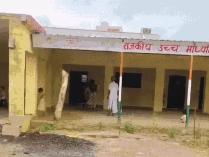 सरकारी स्कूल में महिला टीचर्स में मारपीट, एक सस्पेंड:पाटौदी मुख्यालय पर लगाया, जांच के बाद हुई कार्रवाई
