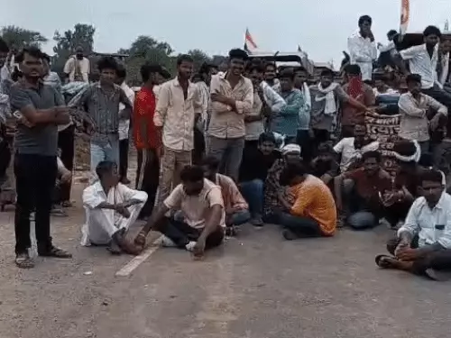 दौसा में सड़क जाम करने पर 200 लोगों पर केस:अवैध खनन कार्रवाई के विरोध में किया प्रदर्शन, 14 व्यक्ति नामजद